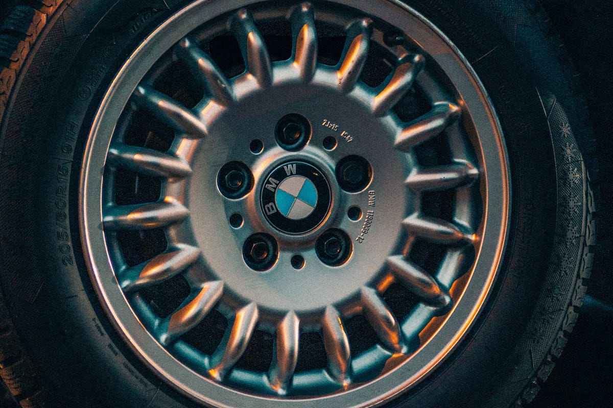 Workshop study accompanying tyre rotation
